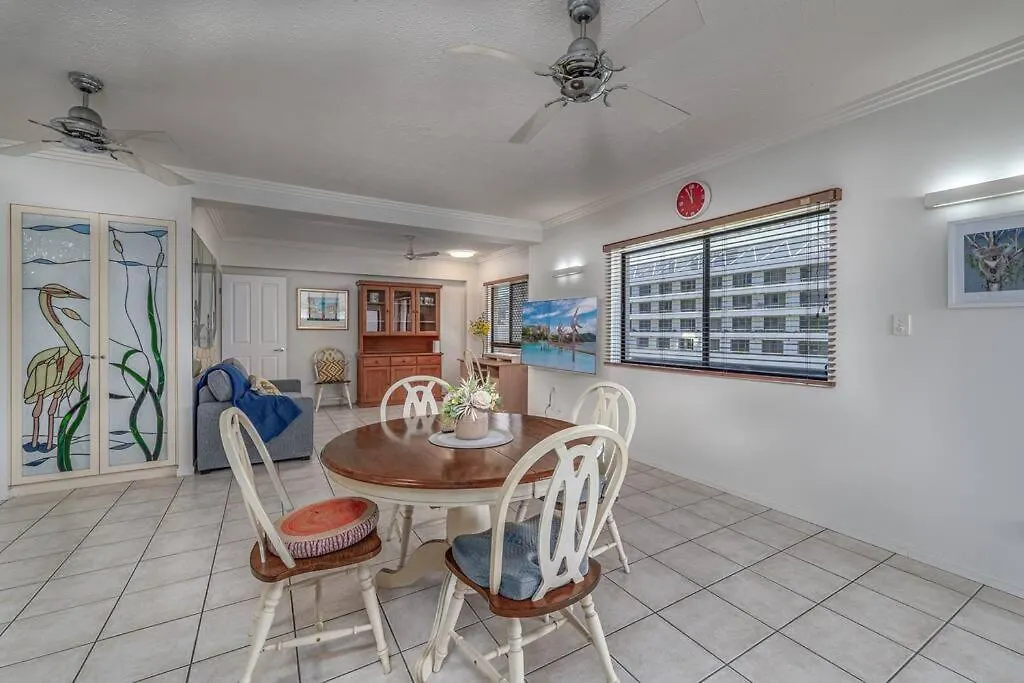 An Adorable Apartment On Abbott - Stunning Views Cairns