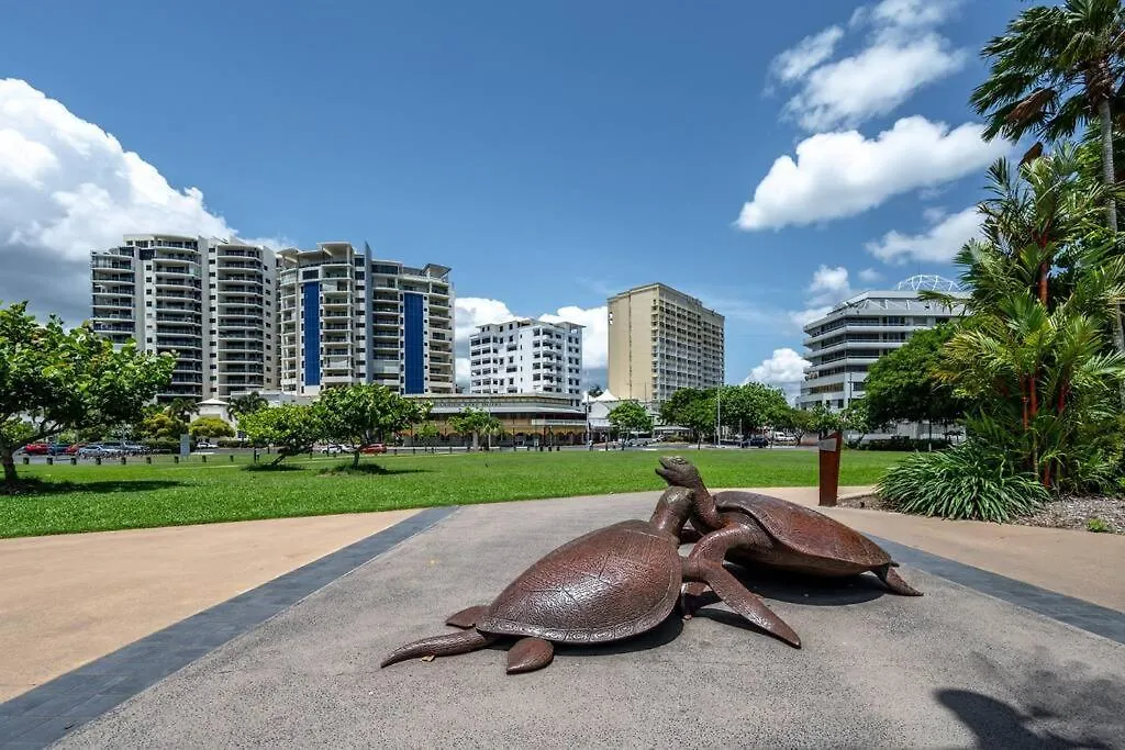 An Adorable Apartment On Abbott - Stunning Views Cairns