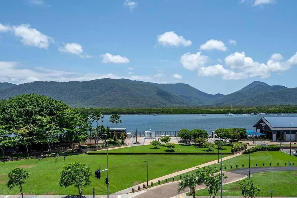 An Adorable Apartment On Abbott - Stunning Views Cairns