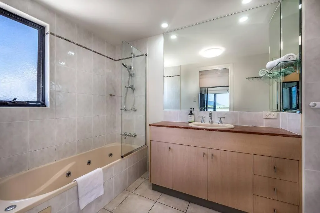 An Adorable Apartment On Abbott - Stunning Views Cairns